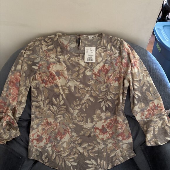 Flower print blouse - size medium - brand new! - Picture 6 of 6